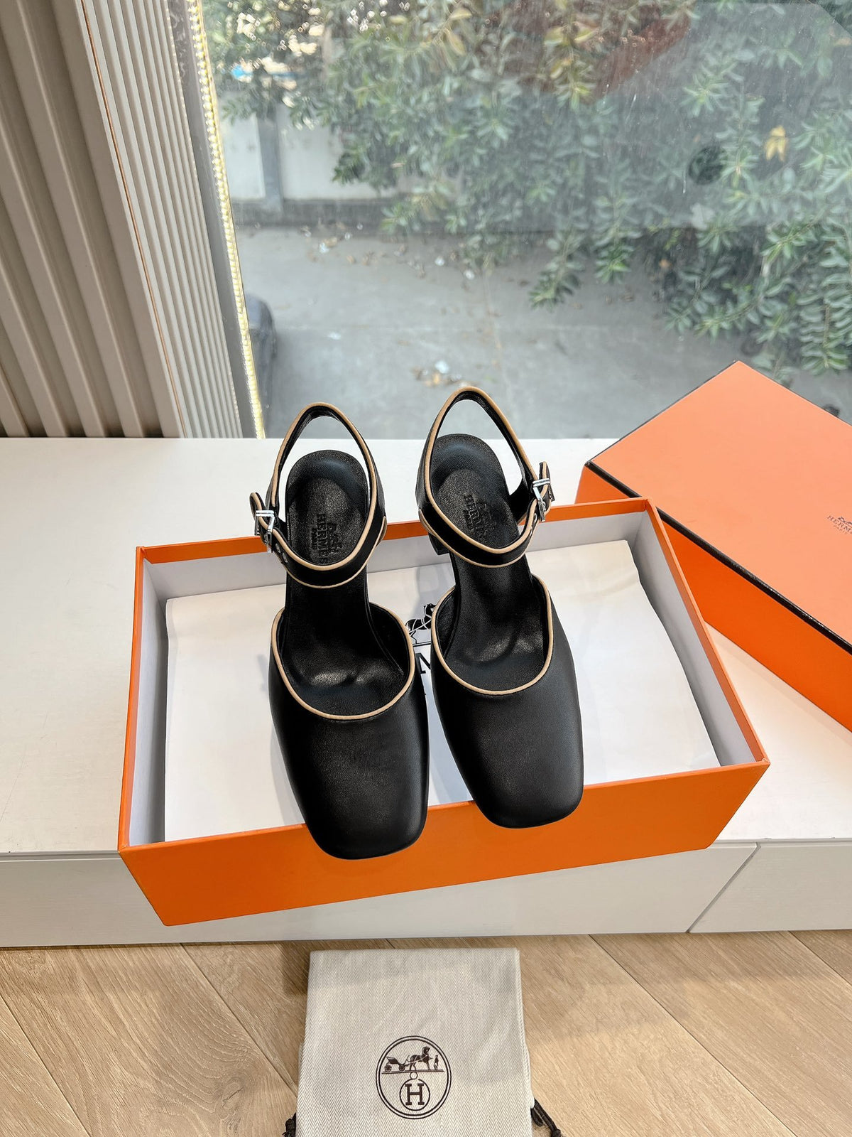 Hermes Women Black Leather Trimmed Heels
