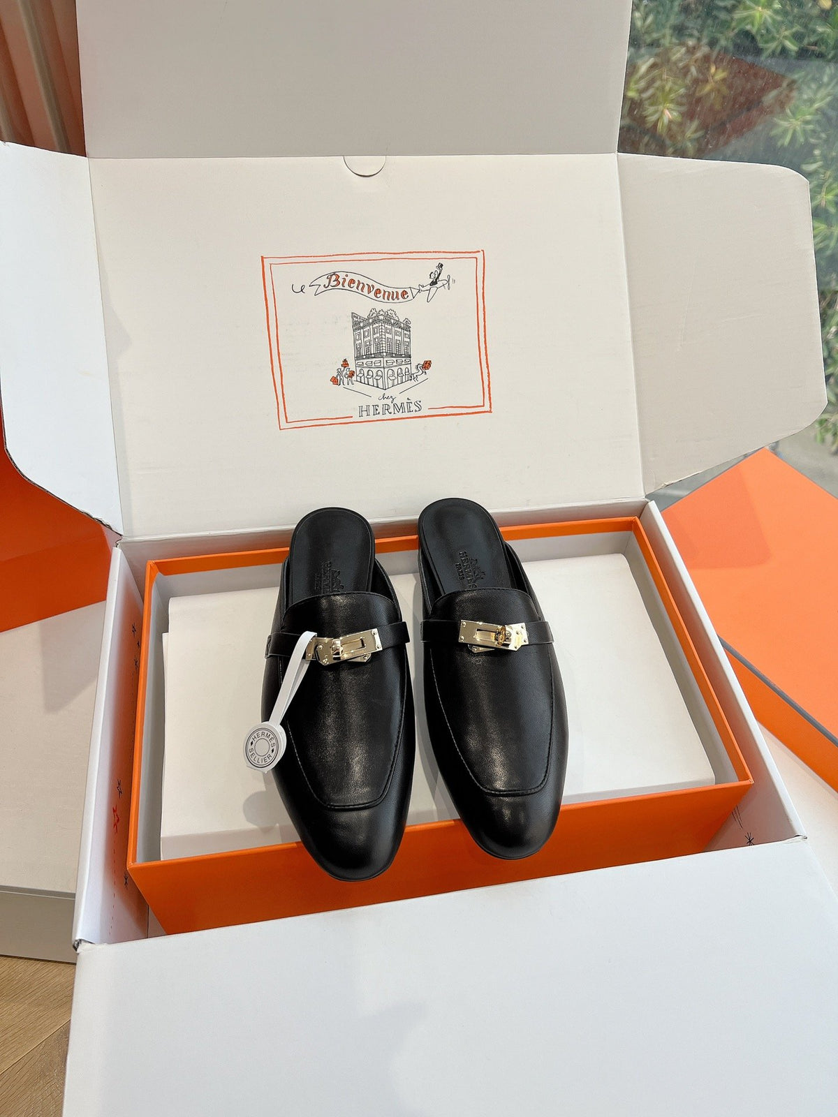 Hermes Women Black Leather Mules
