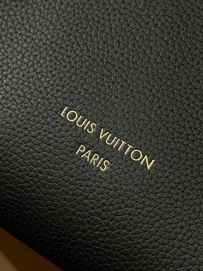 Louis Vuitton Multipass in black