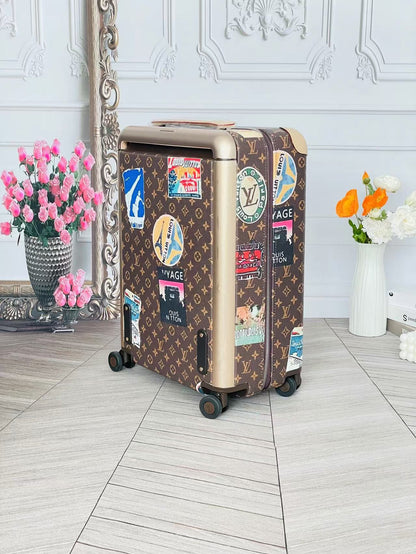 Louis Vuitton Horizon 55 suitcase in Monogram Canvas