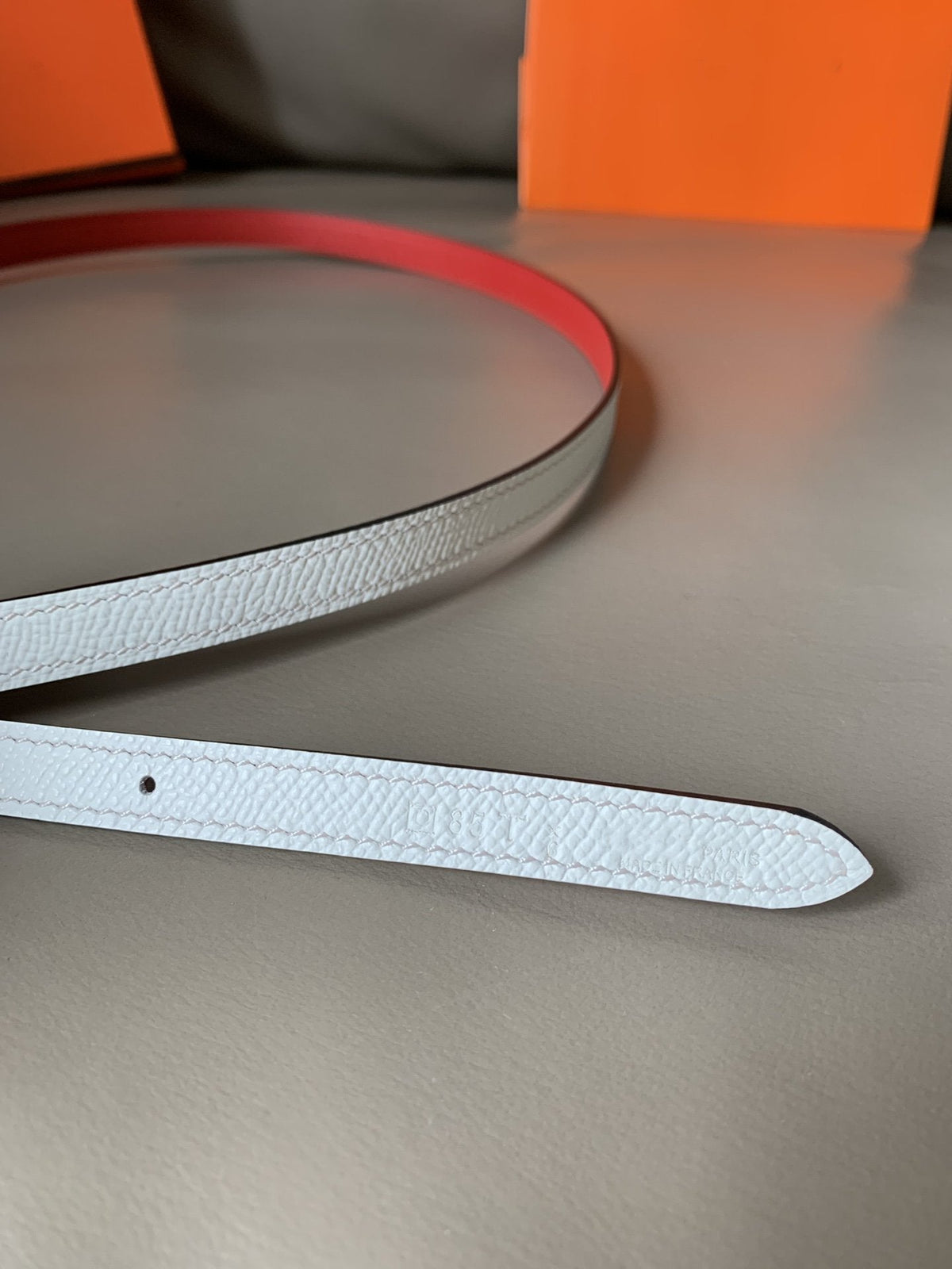 FOCUS BELT SILVER BUCKLE RED AND WHITE REVERSIBLE LEATHER 1.3CM