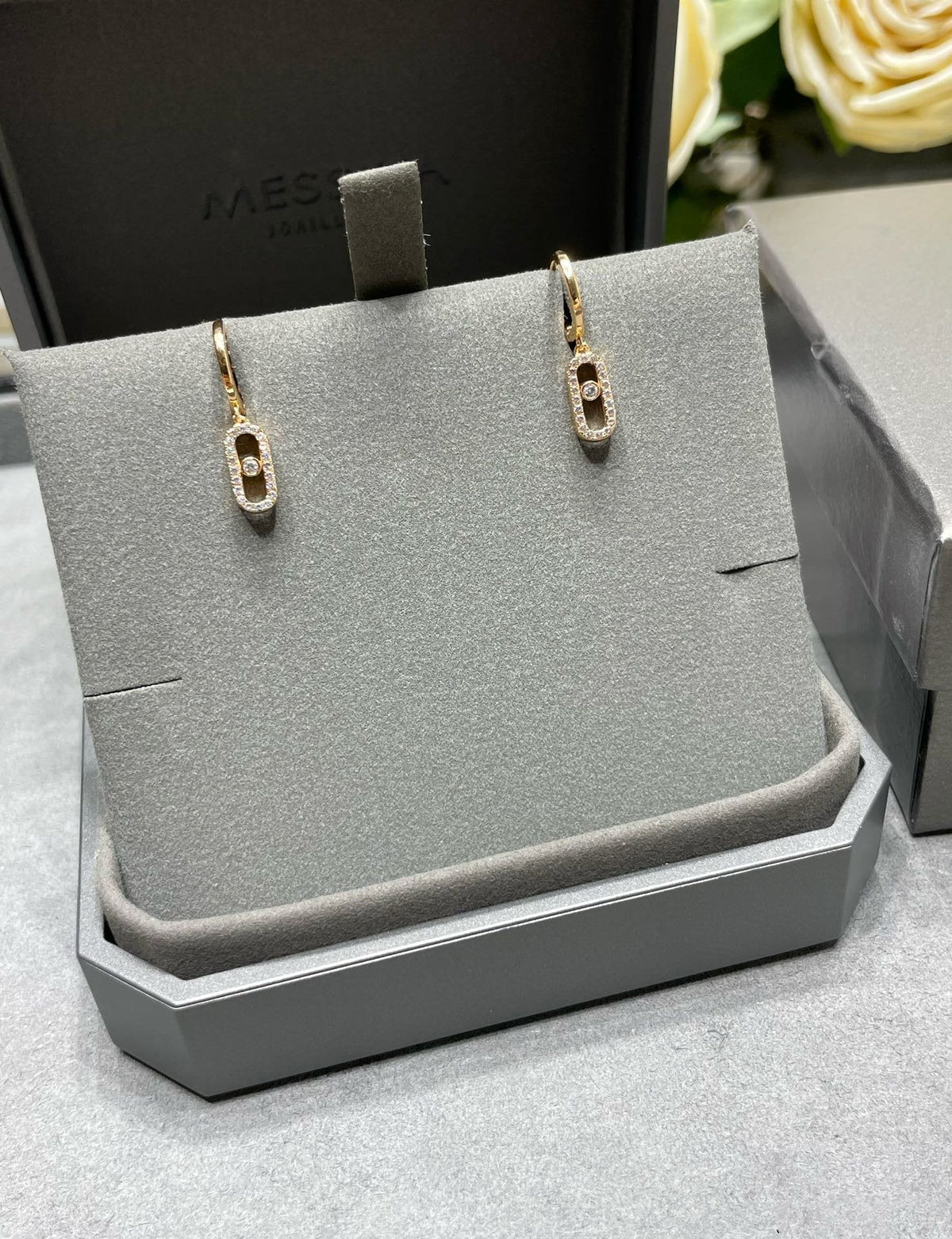 MOVE UNO HOOP DIAMOND EARRINGS