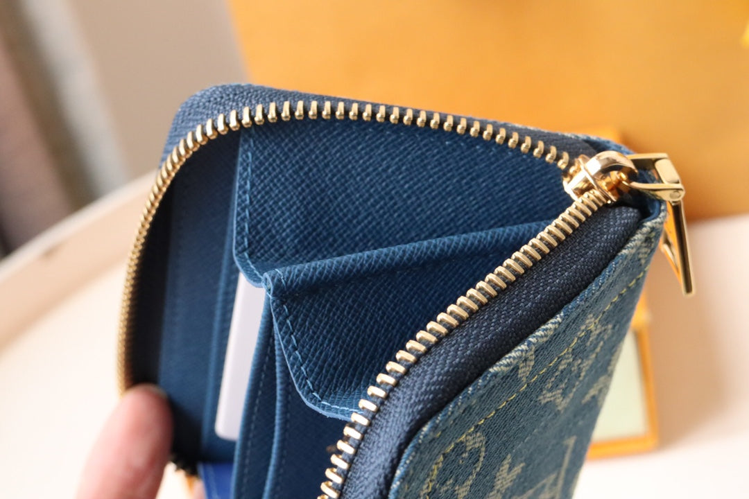 LV ZIPPY COIN 11CM BLUE DENIM