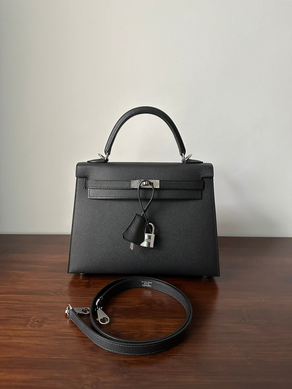 HN 25 Black Epsom