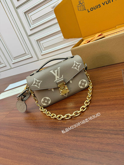 Louis Vuitton Pochette Métis East West Tourterelle Bag