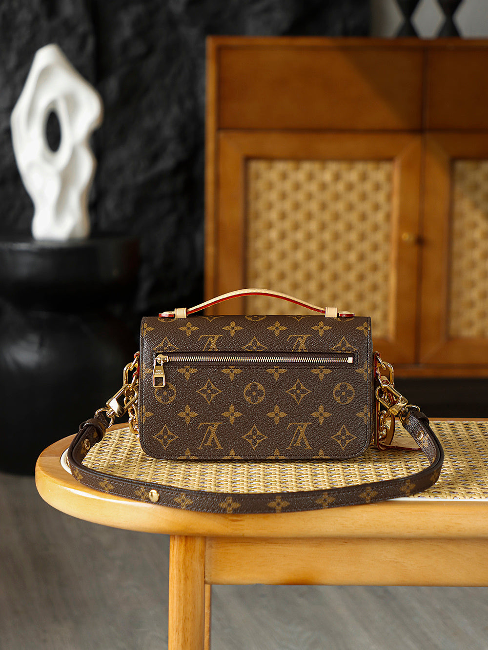 Louis Vuitton Pochette Métis East West bag