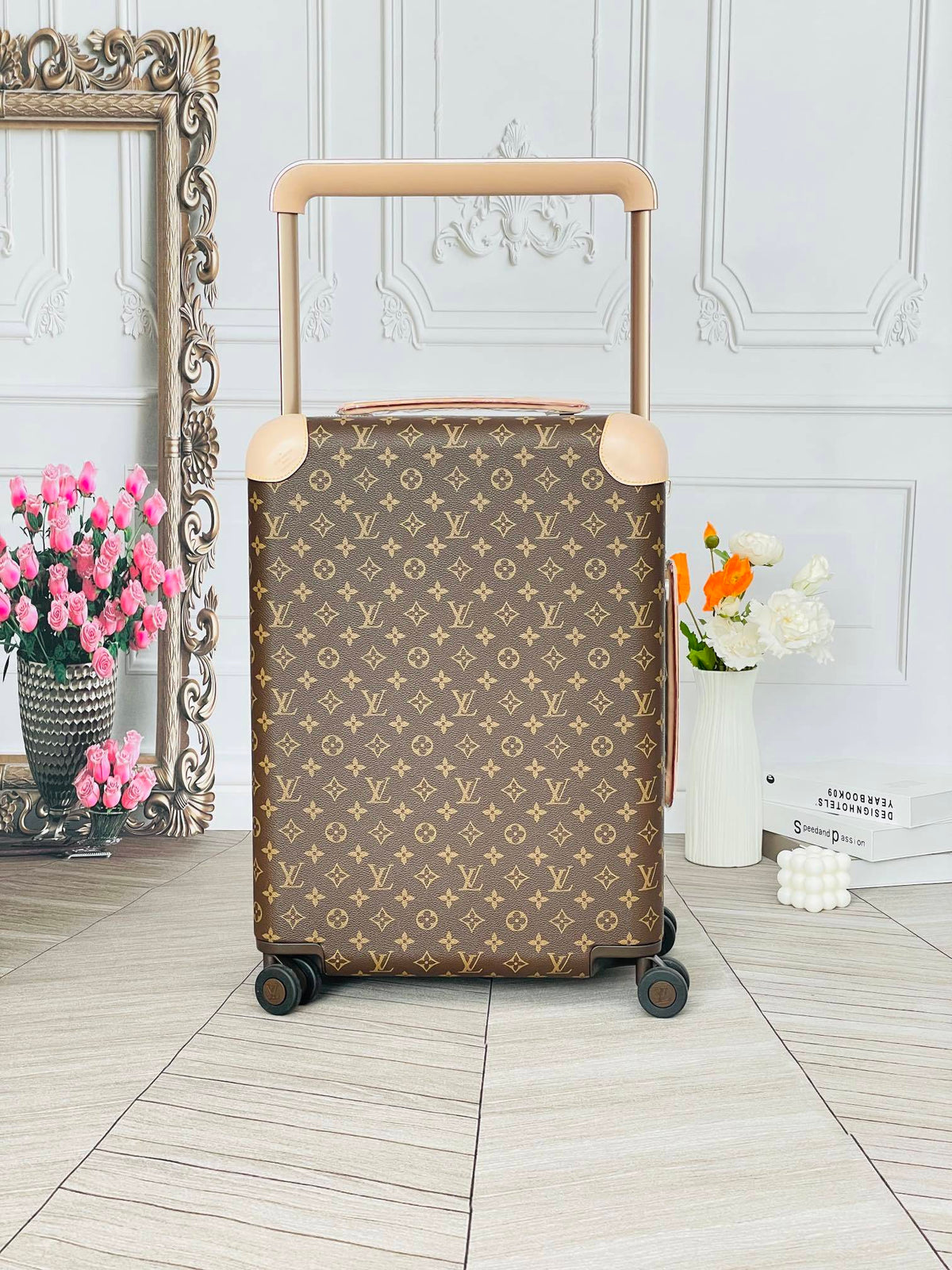 Louis Vuitton Horizon 55 rolling suitcase in Monogram Canvas