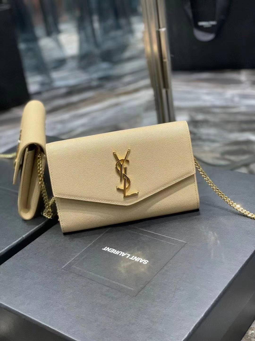 Saint Laurent Grain De Poudre Uptown Chain Wallet White