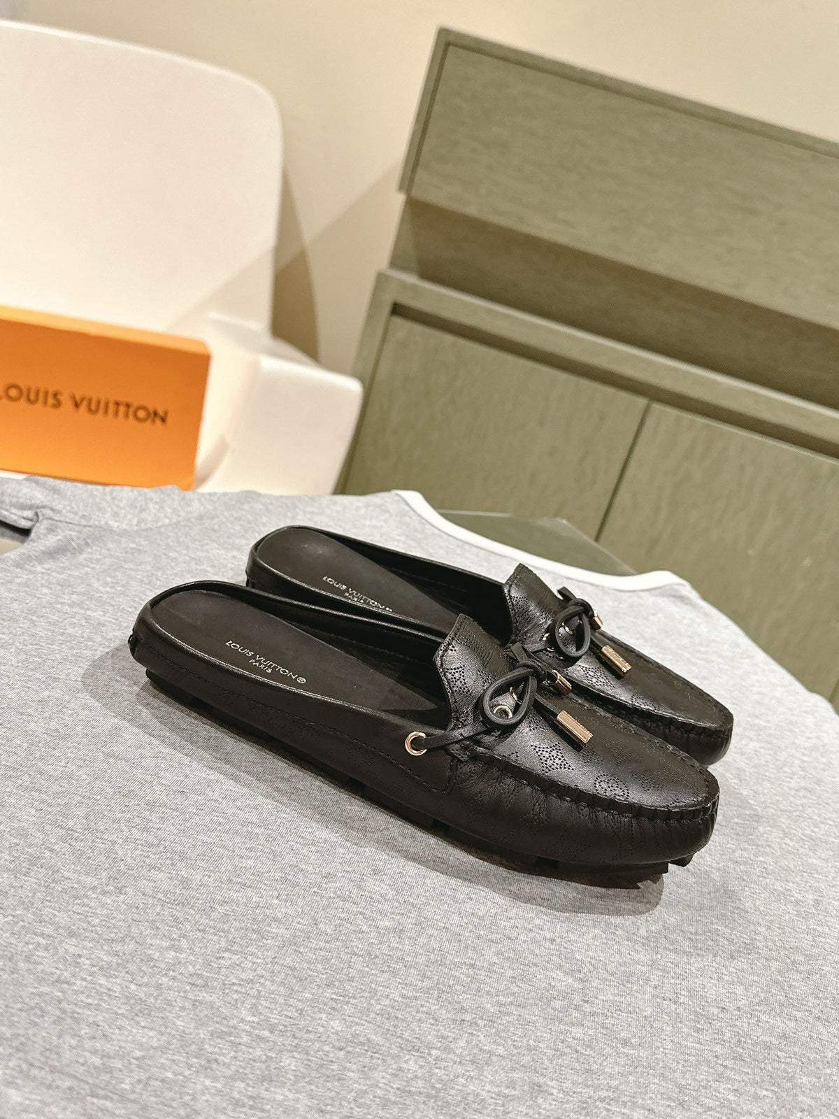 LV Women Black Leather Mules