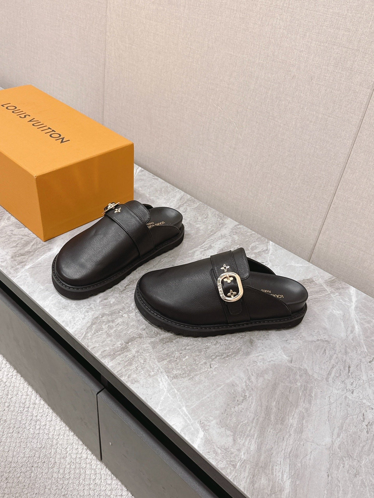 LV Women Black Leather Mules