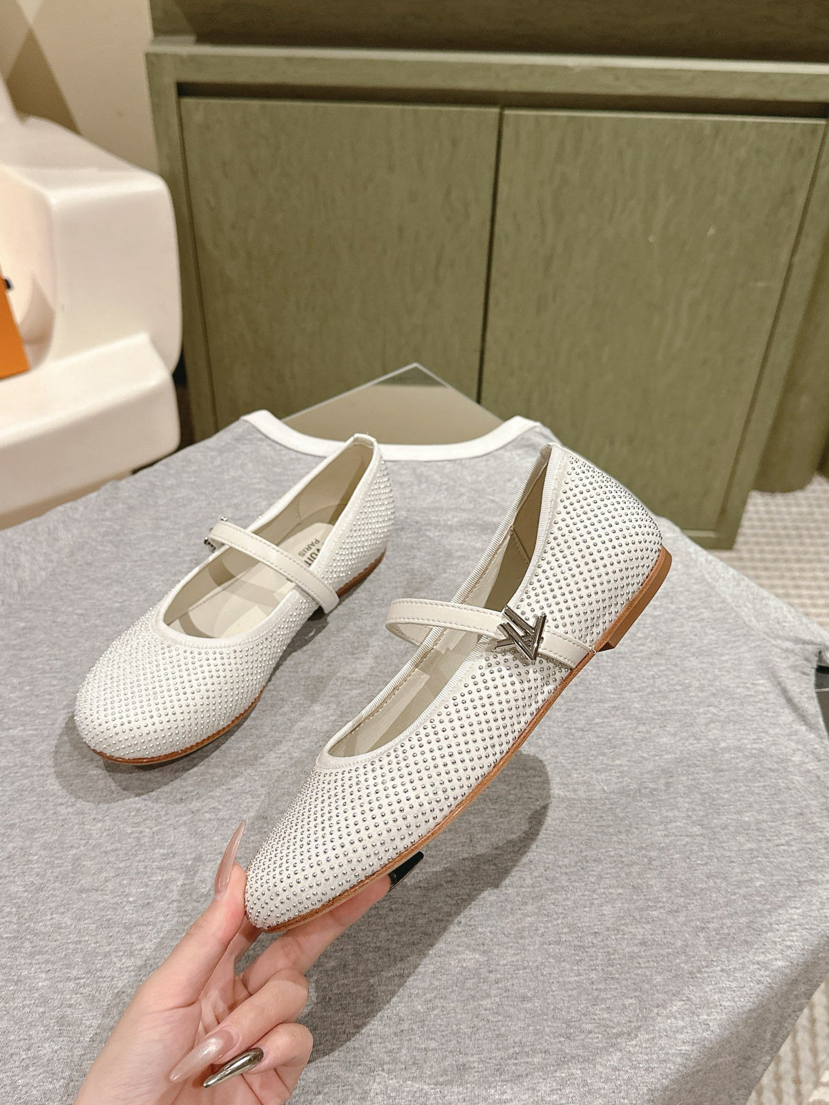 LV Women White Mesh Mary Jane Flats