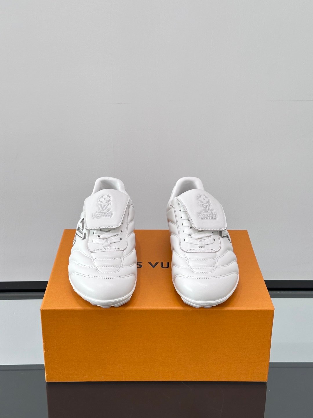 LV Men White Leather Sneakers