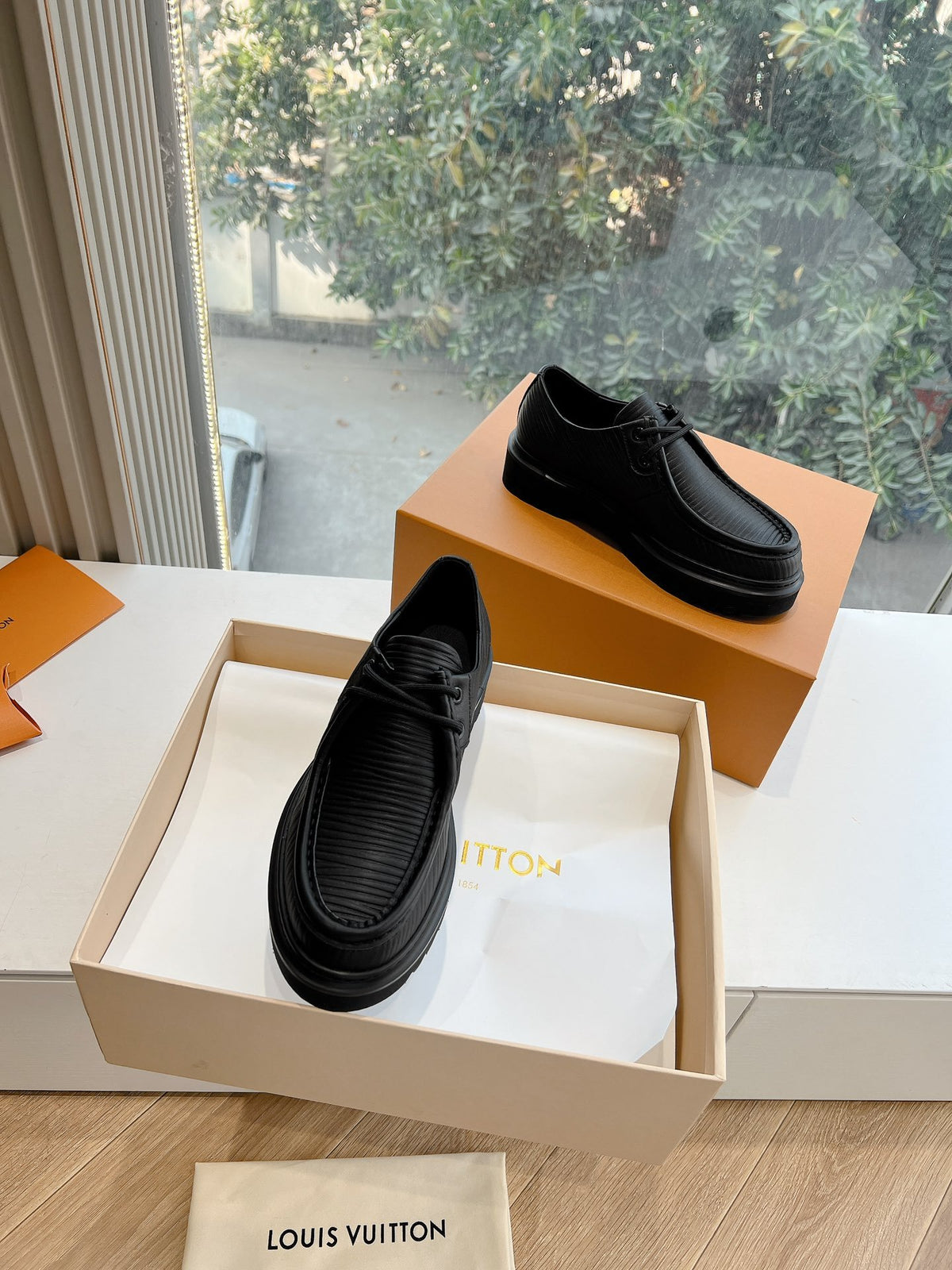 LV Women Black Leather Loafers