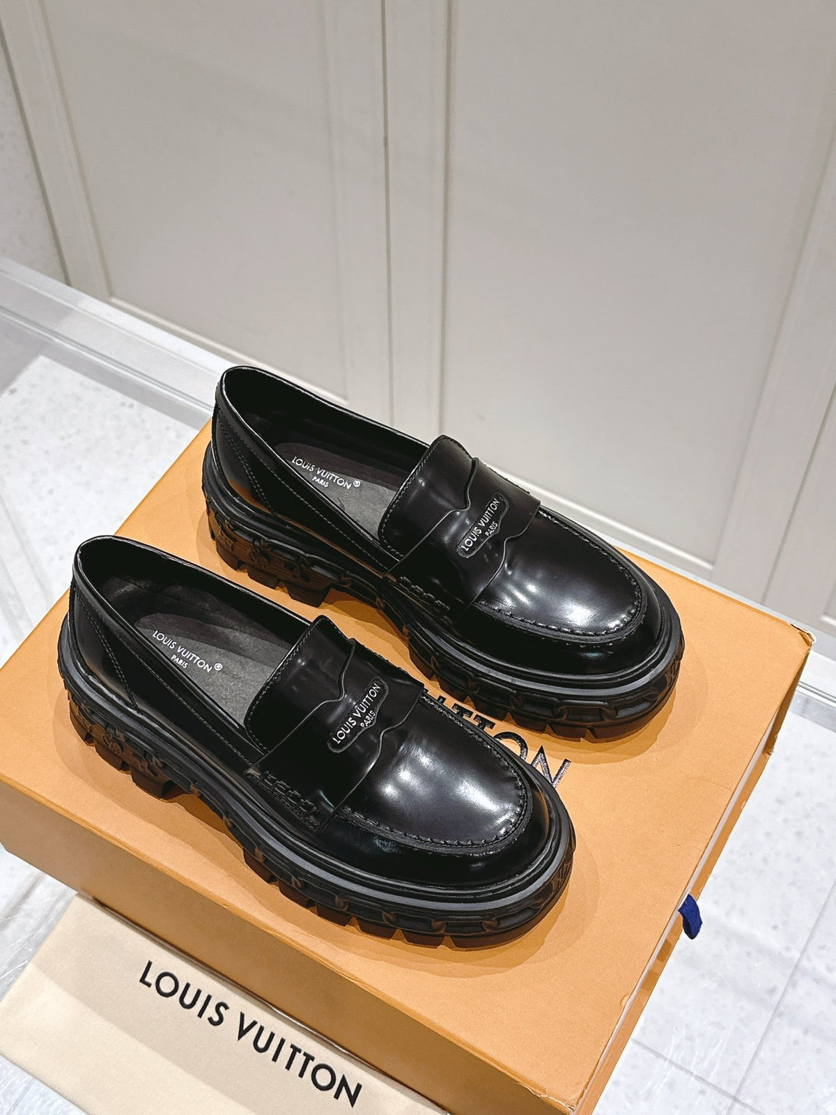 LV Women Black Leather Loafers