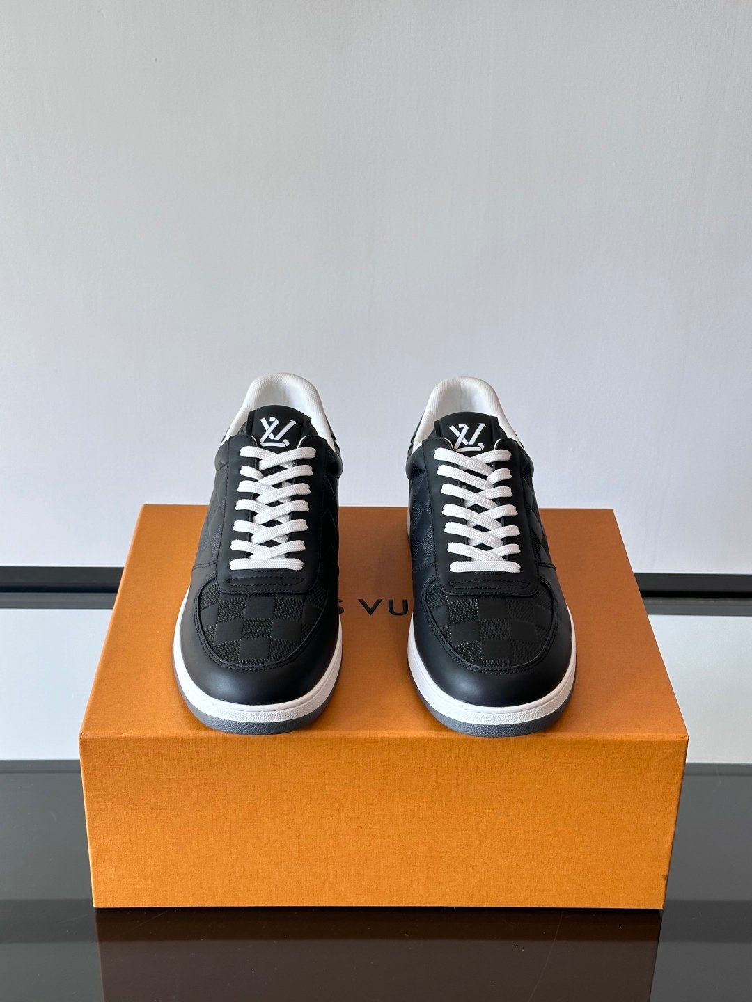 LV Men Black Leather Checkerboard Sneakers