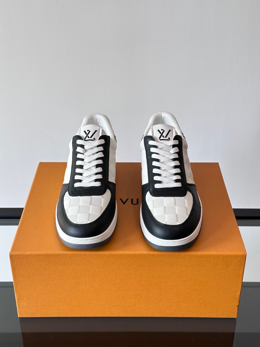 LV Men Black White Leather Sneakers