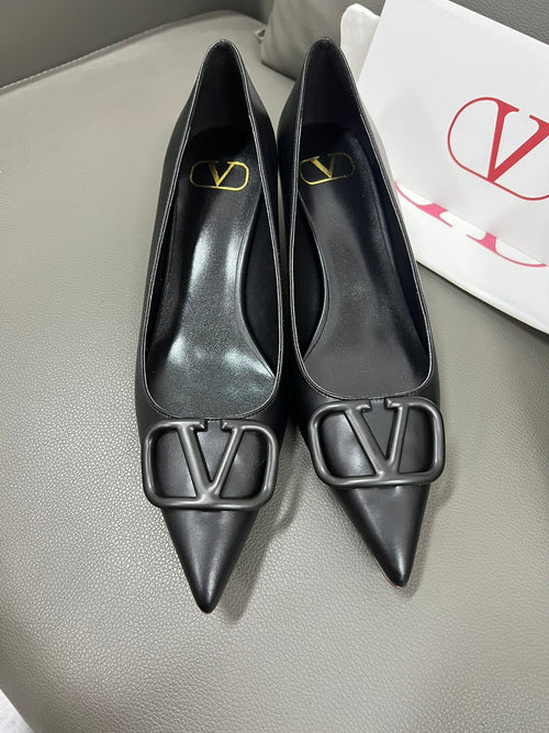 Valentino Women Black Leather Pointed Pumps