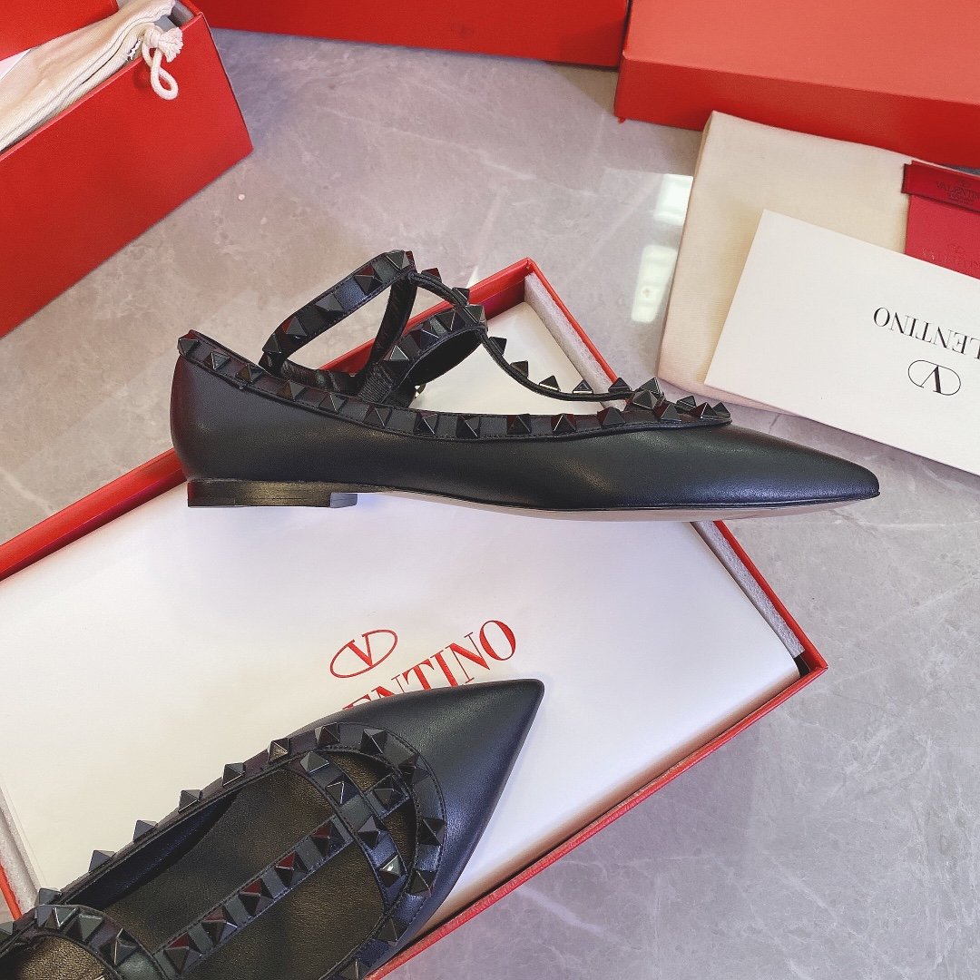 Valentino Women Black Leather Pointed Flats