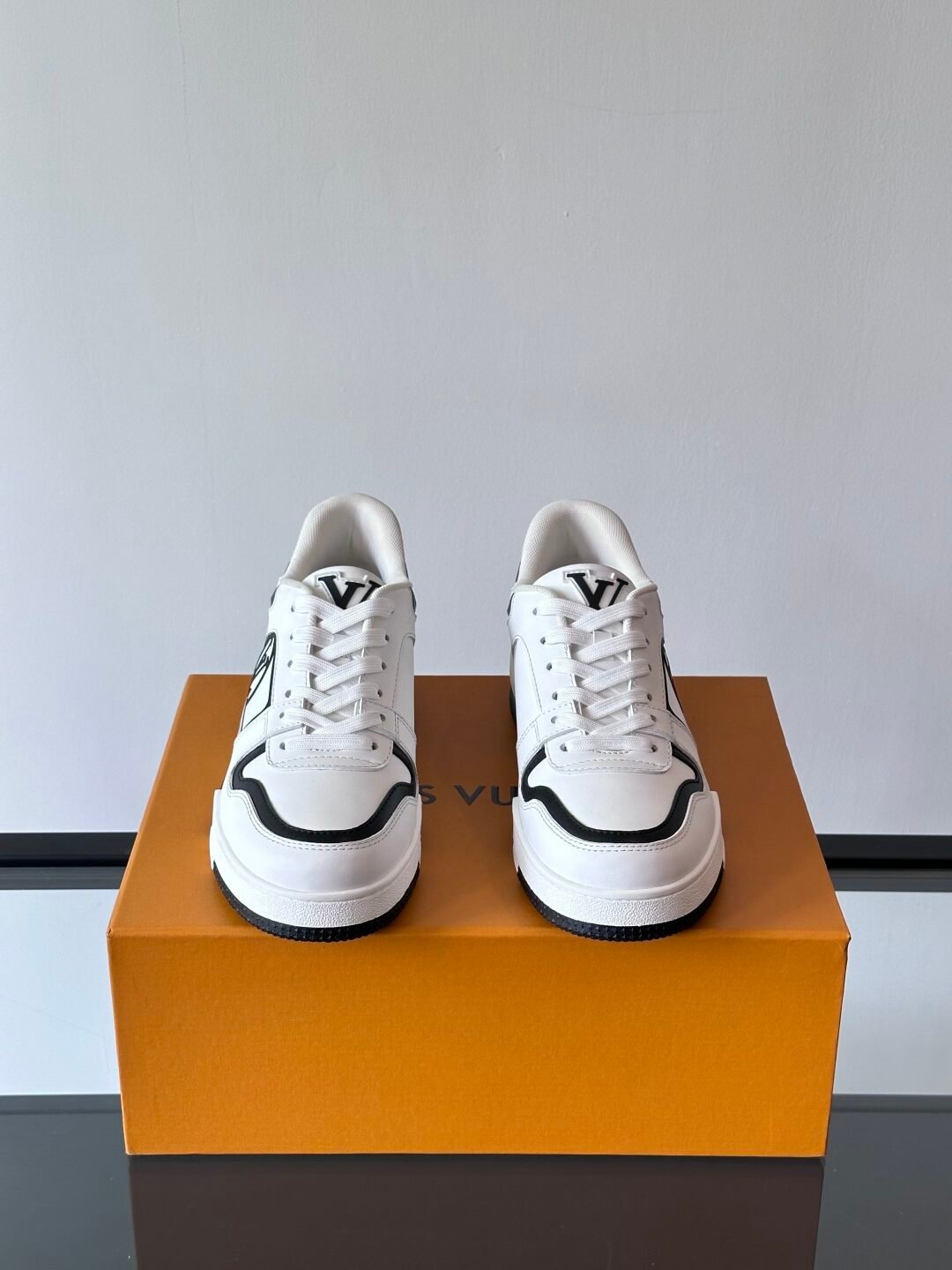 LV Men White Black Leather Sneakers