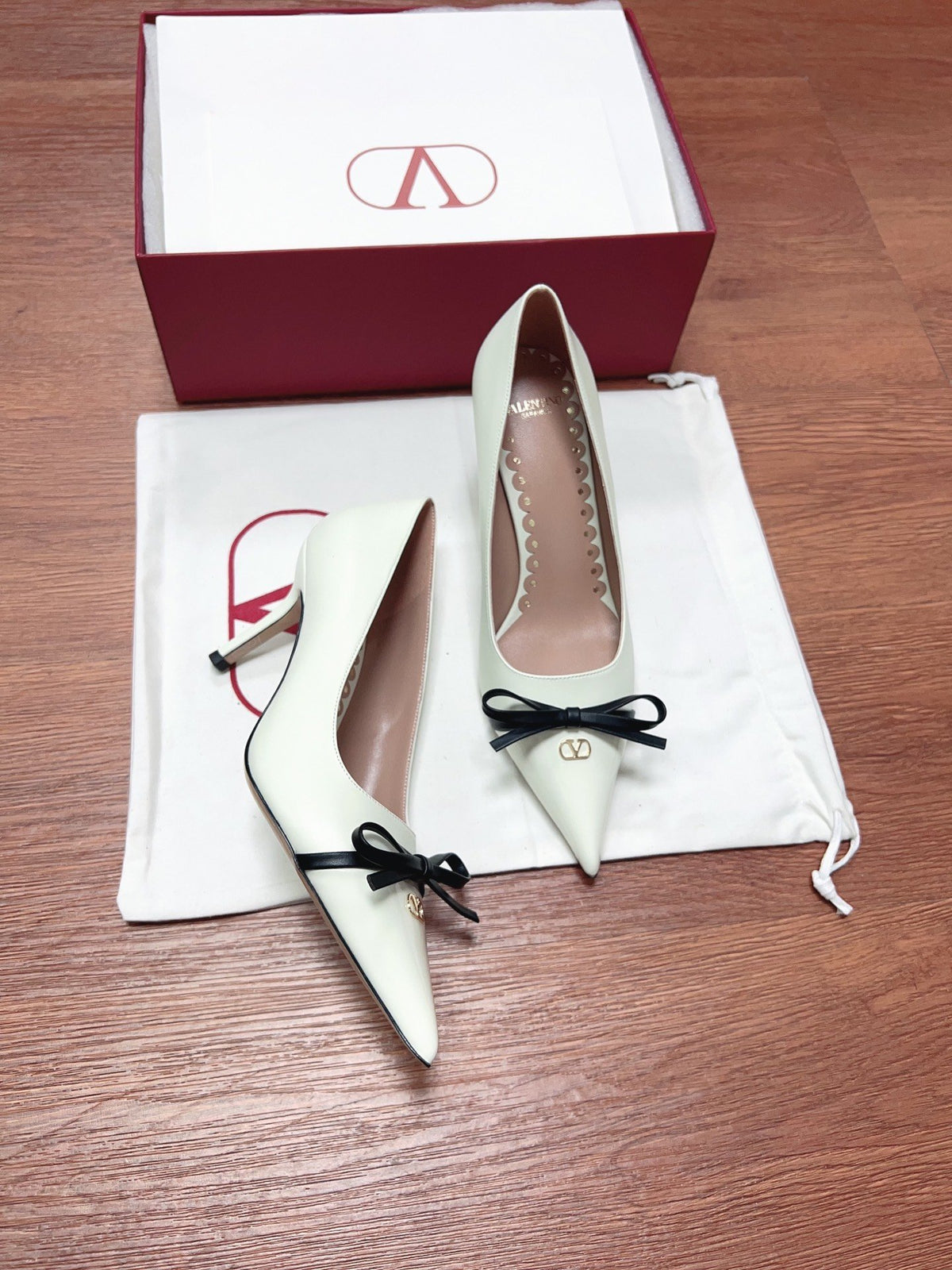 Valentino Women White Leather Pointed Toe Pumps
