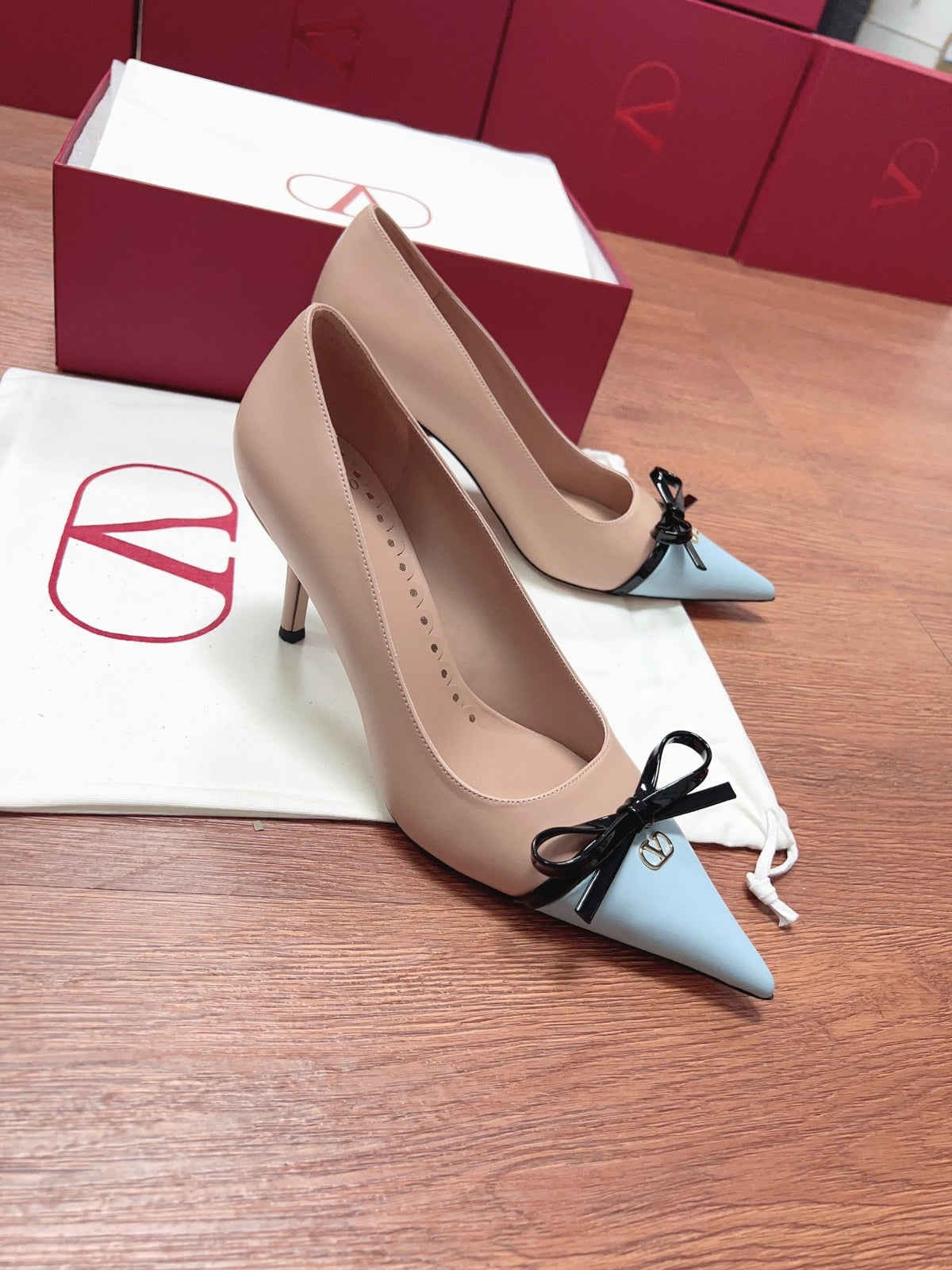 Valentino Women Beige Leather Blue Bow Detail Pumps