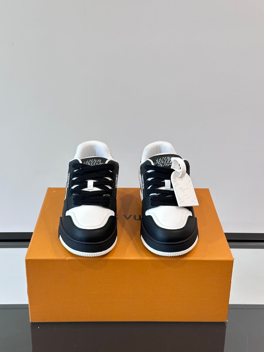LV Men Black White Leather Sneakers