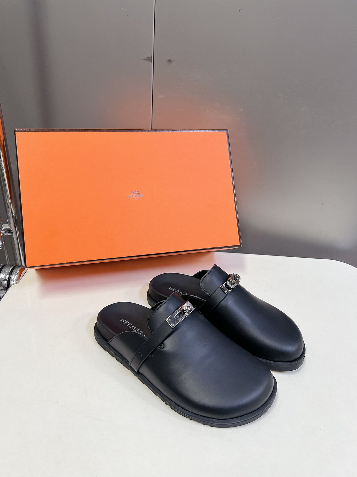 Hermes Women Black Leather Mules