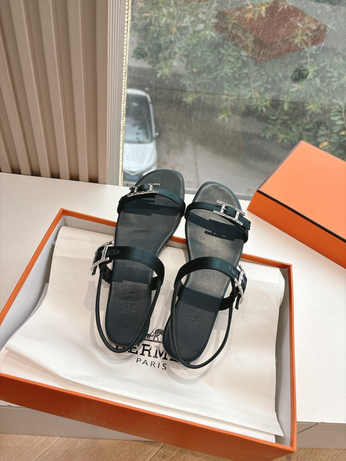 Hermes Women Black Leather Sandals
