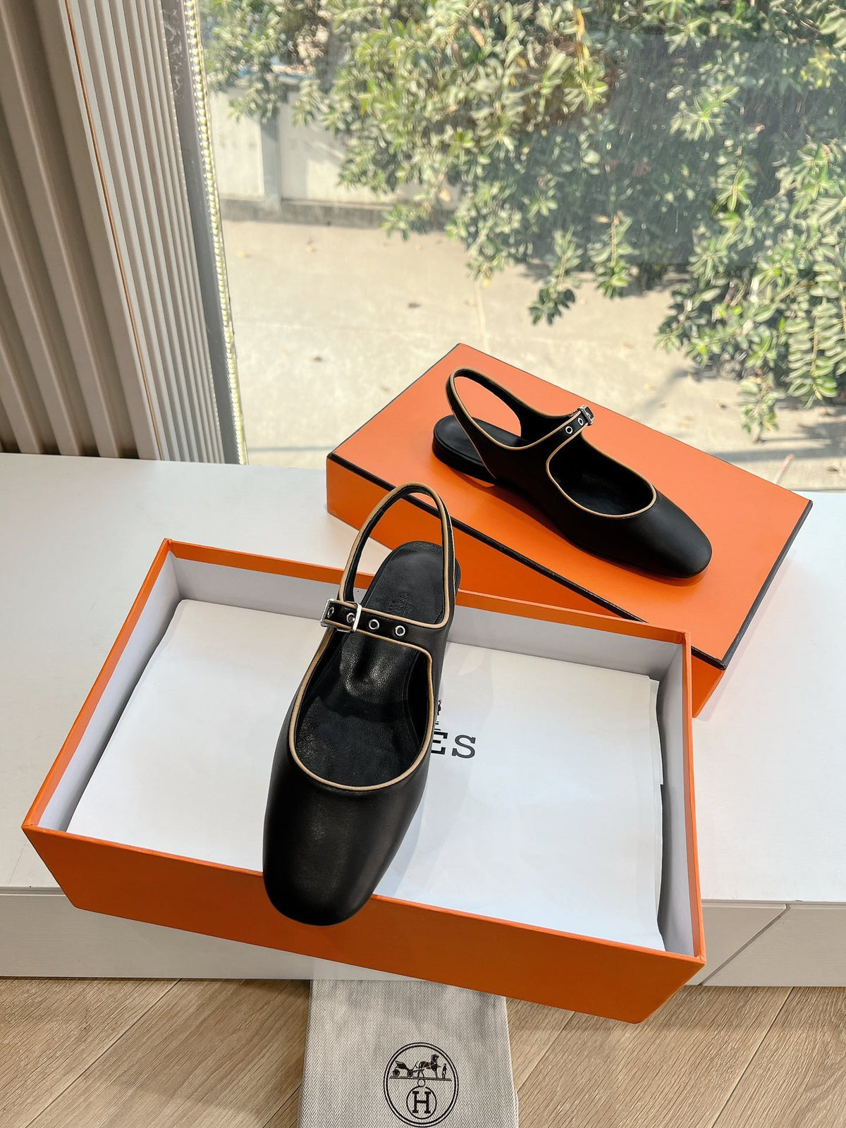 Hermes Women Black Leather Slingback Mules