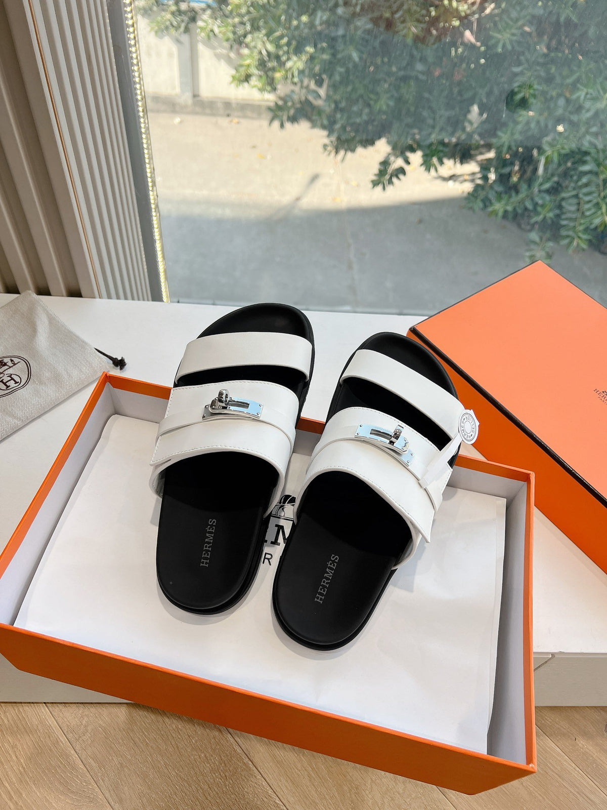 Hermes Women White Leather Straps Flat Sandals