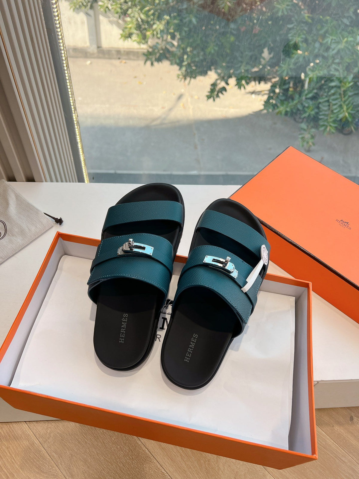 Hermes Women Green Leather Strappy Sandals
