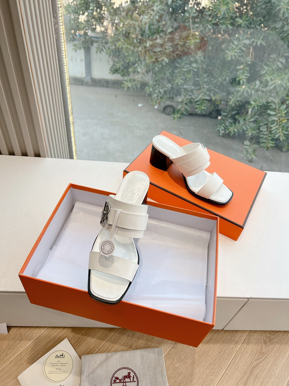 Hermes Women White Leather Buckle Sandals