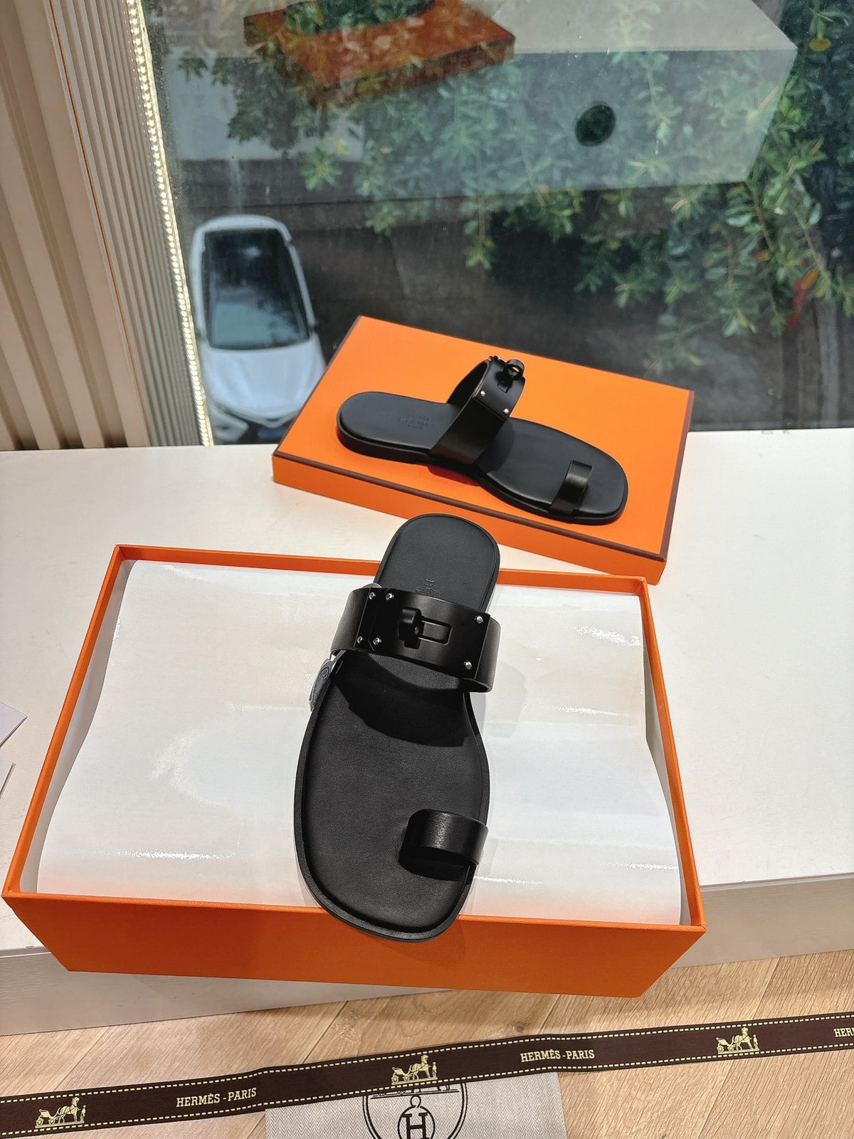Hermes Women Black Leather Toe Loop Mules