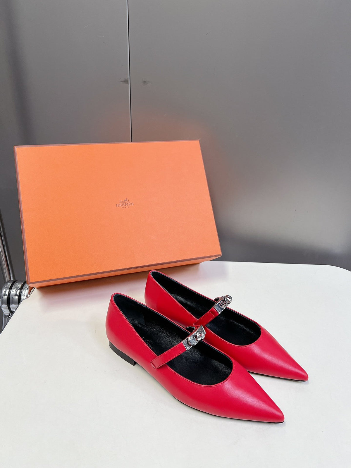 Hermes Women Red Leather Pointed Toe Flats