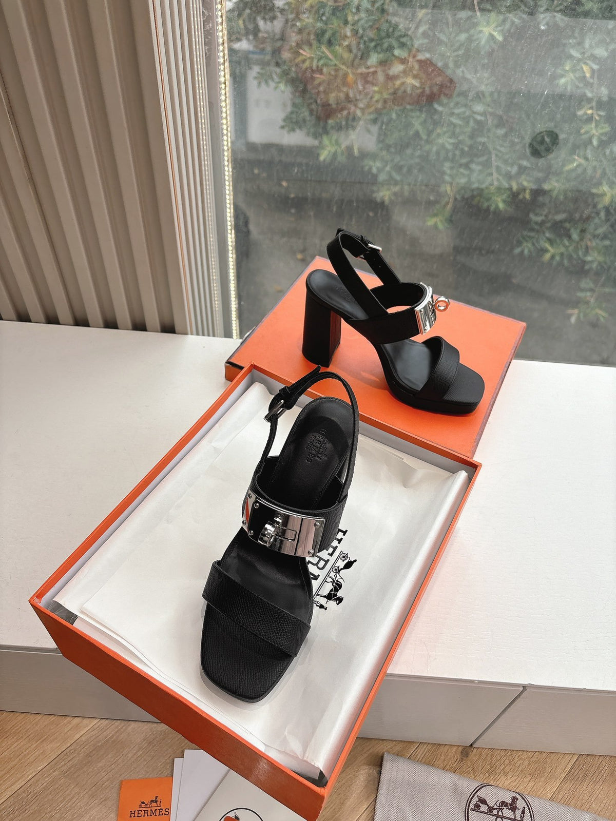 Hermes Women Black Leather Sandals