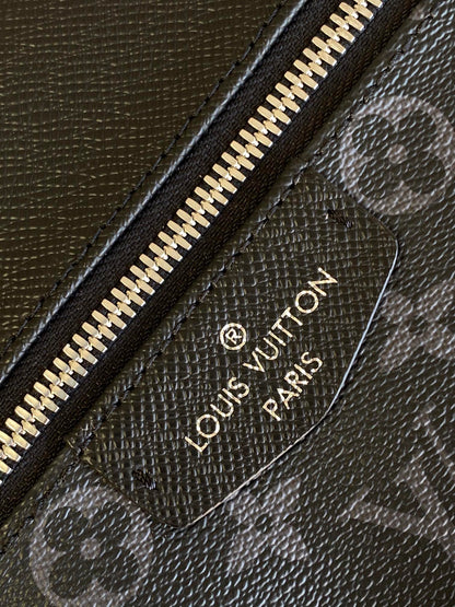 DISCOVERY BACKPACK 40 IN BLACK MONOGRAM CANVAS