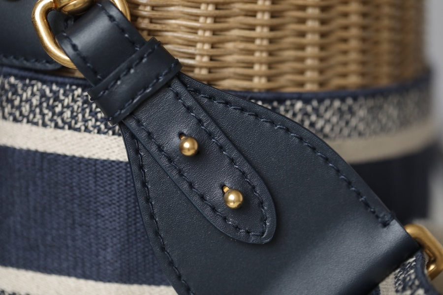 BUCKET BAG 19 IN BLACK OBLIQUE JACQUARD AND BEIGE WICKER