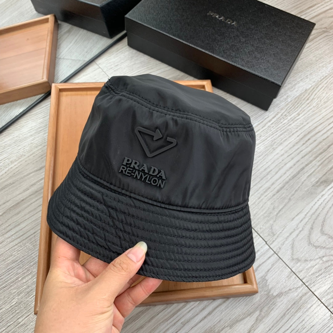 BUCKET HAT IN BLACK RE-NYLON 234098