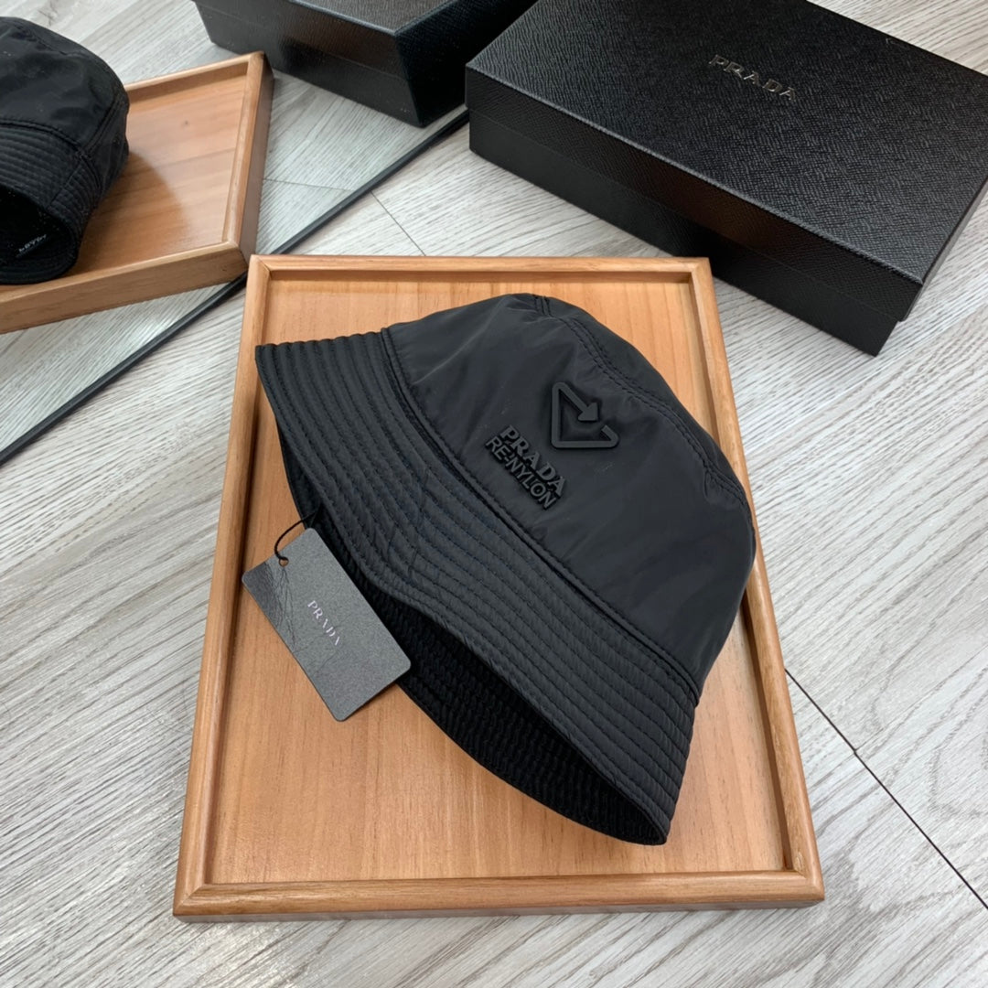 BUCKET HAT IN BLACK RE-NYLON 234098
