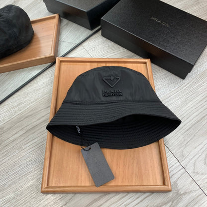 BUCKET HAT IN BLACK RE-NYLON 234098