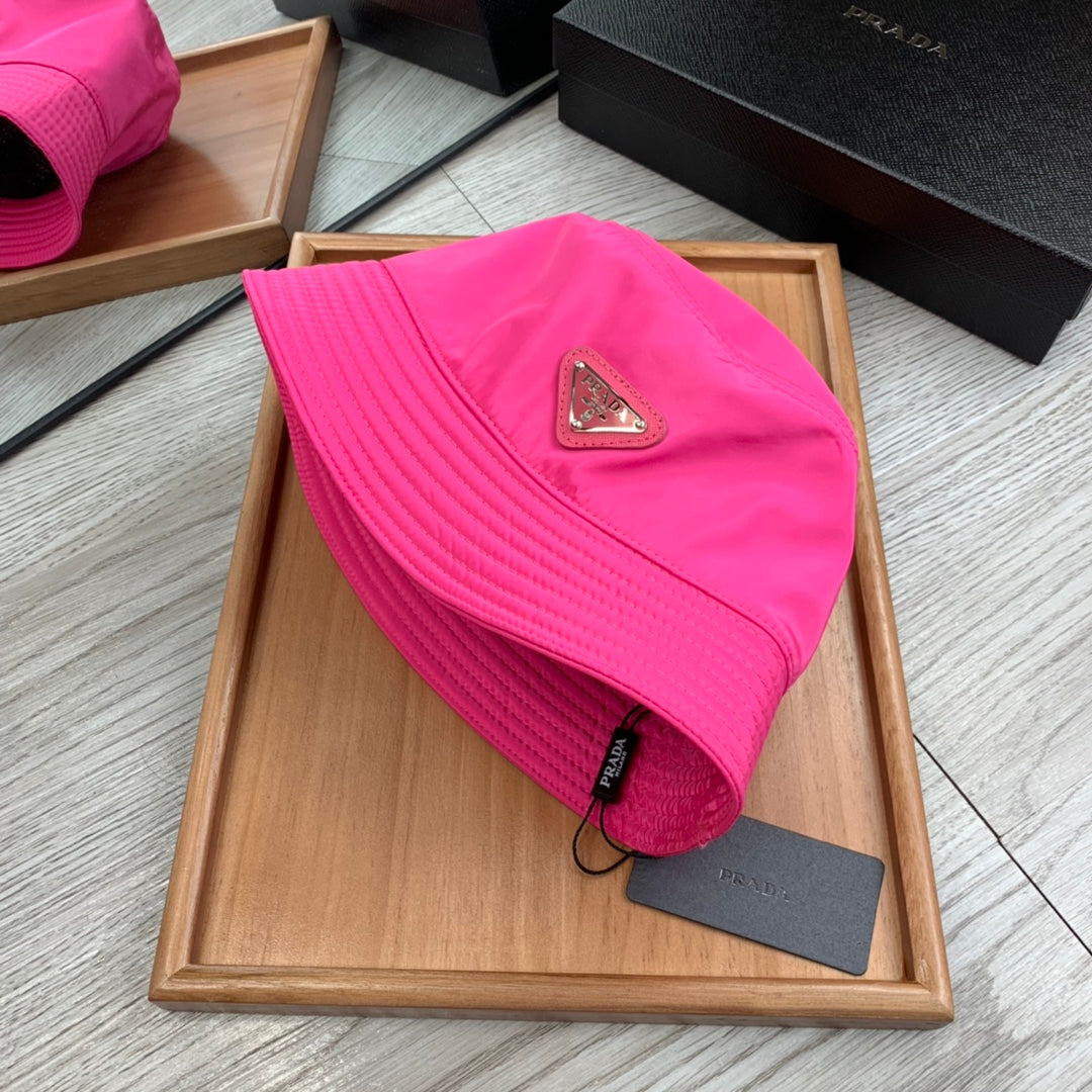 BUCKET HAT IN BRIGHT PINK RE-NYLON 234102