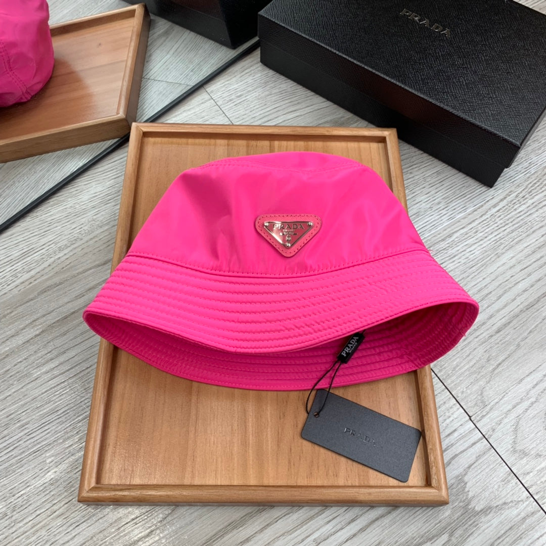 BUCKET HAT IN BRIGHT PINK RE-NYLON 234102