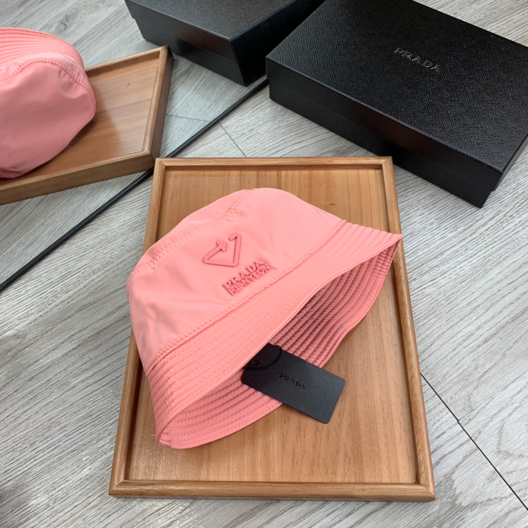BUCKET HAT IN ROUGE PINK RE-NYLON 234103