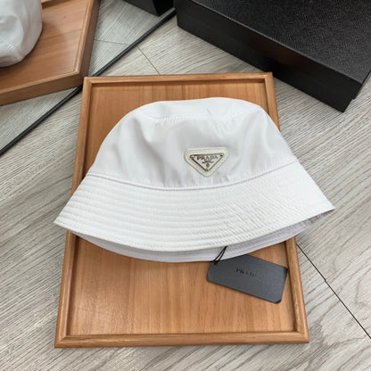 BUCKET HAT IN WHITE RE-NYLON 234104