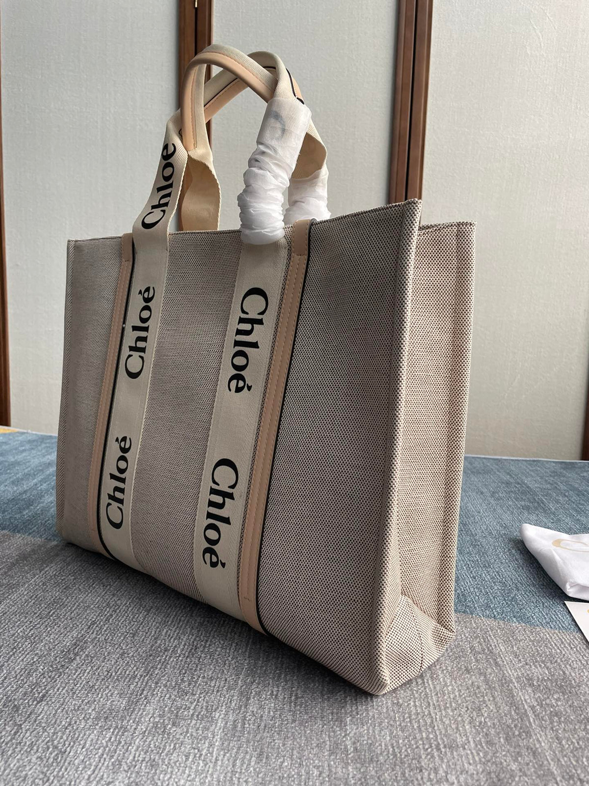 LAGRE WOODY TOTE BAG 45 IN BEIGE LINEN CANVAS BLACK WEBBING LOGO EMBROIDER NUDE CALFSKIN