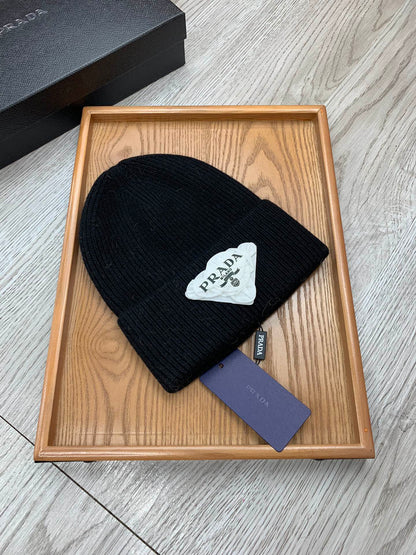 BEANIE HAT IN BLACK WOOL 431357