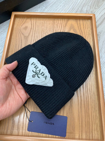 BEANIE HAT IN BLACK WOOL 431357
