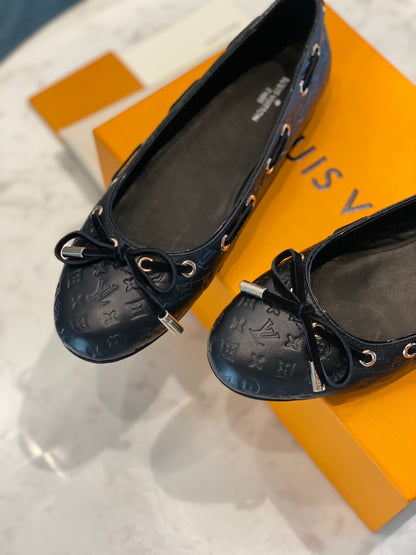 LV WOMEN'S BALLET FLAT IN BLACK EMBOSSED CALFSKIN WITH BOW
