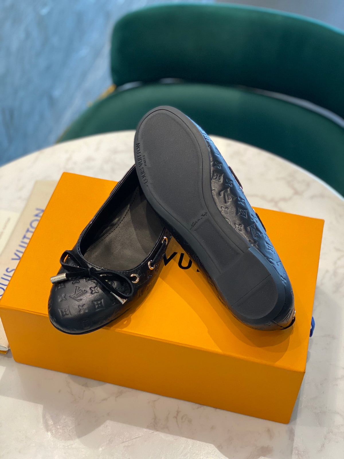 LV WOMEN'S BALLET FLAT IN BLACK EMBOSSED CALFSKIN WITH BOW