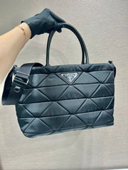 TRIANGLE PATTERN TOTE BAG 33 IN BLACK QUILTED RE-NYLON
